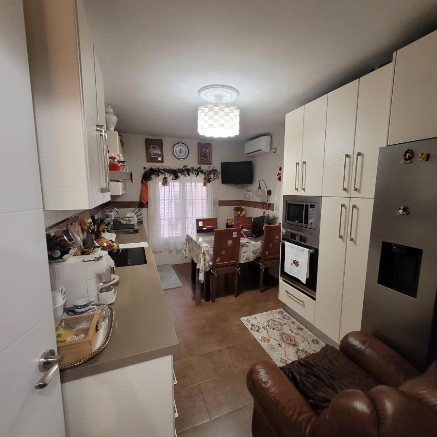 Shared Accommodation A Room With A View Of The Garden Sevilla Exterior foto